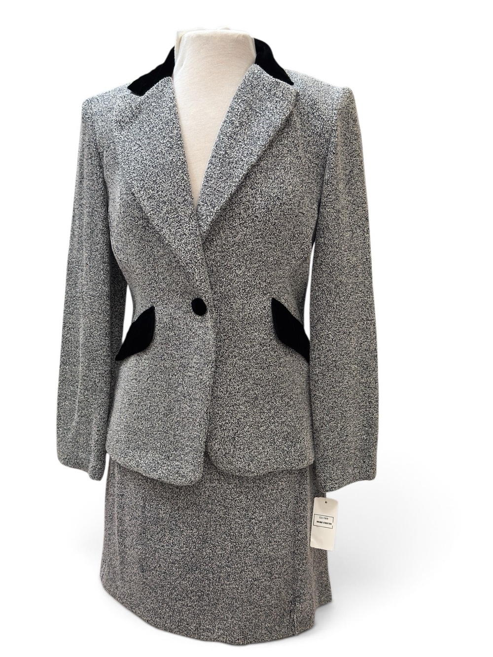 Vintage NWT Suits Us 2pc Skirt Suit 9/10 Black White Velvet Trim 90s